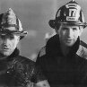 Still of William Baldwin and Kurt Russell in Backdraft