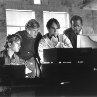 Still of Dan Aykroyd, River Phoenix, Robert Redford and Sidney Poitier in Sneakers