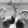 Still of John Leguizamo and Bob Hoskins in Super Mario Bros.