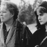 Still of Jennifer Jason Leigh and Kathy Bates in Dolores Claiborne