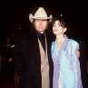 Karen Duffy and Dwight Yoakam at event of Dumb & Dumber