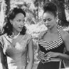 Still of Debbi Morgan and Lynn Whitfield in Eve's Bayou