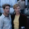 Still of Charlize Theron and Paul Rudd in The Cider House Rules