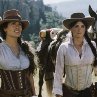 Still of Salma Hayek and Penélope Cruz in Bandidas